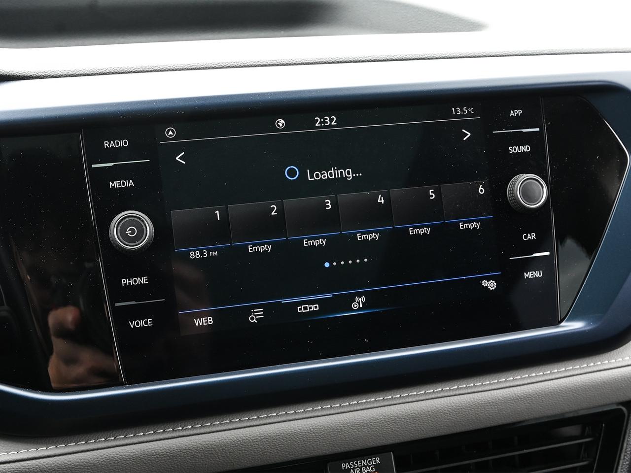 2024 Volkswagen Taos Comfortline Sunroof Photo