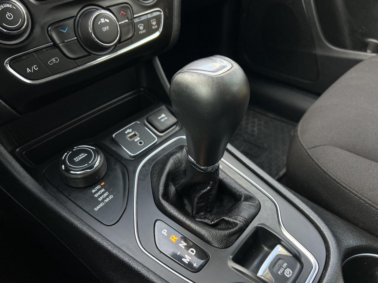 2019 Jeep Cherokee Sport 4x4 w/Heated Seats, Remote Start, CarPlay Photo