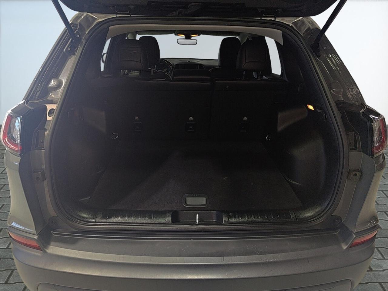 2022 Jeep Cherokee Altitude AWD / Leather / NAVI / CarPlay / Heated S Photo