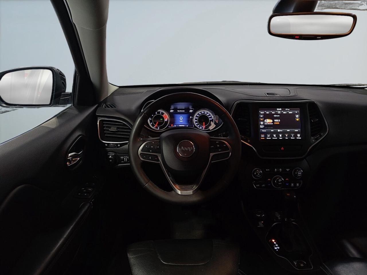 2022 Jeep Cherokee Altitude AWD / Leather / NAVI / CarPlay / Heated S Photo