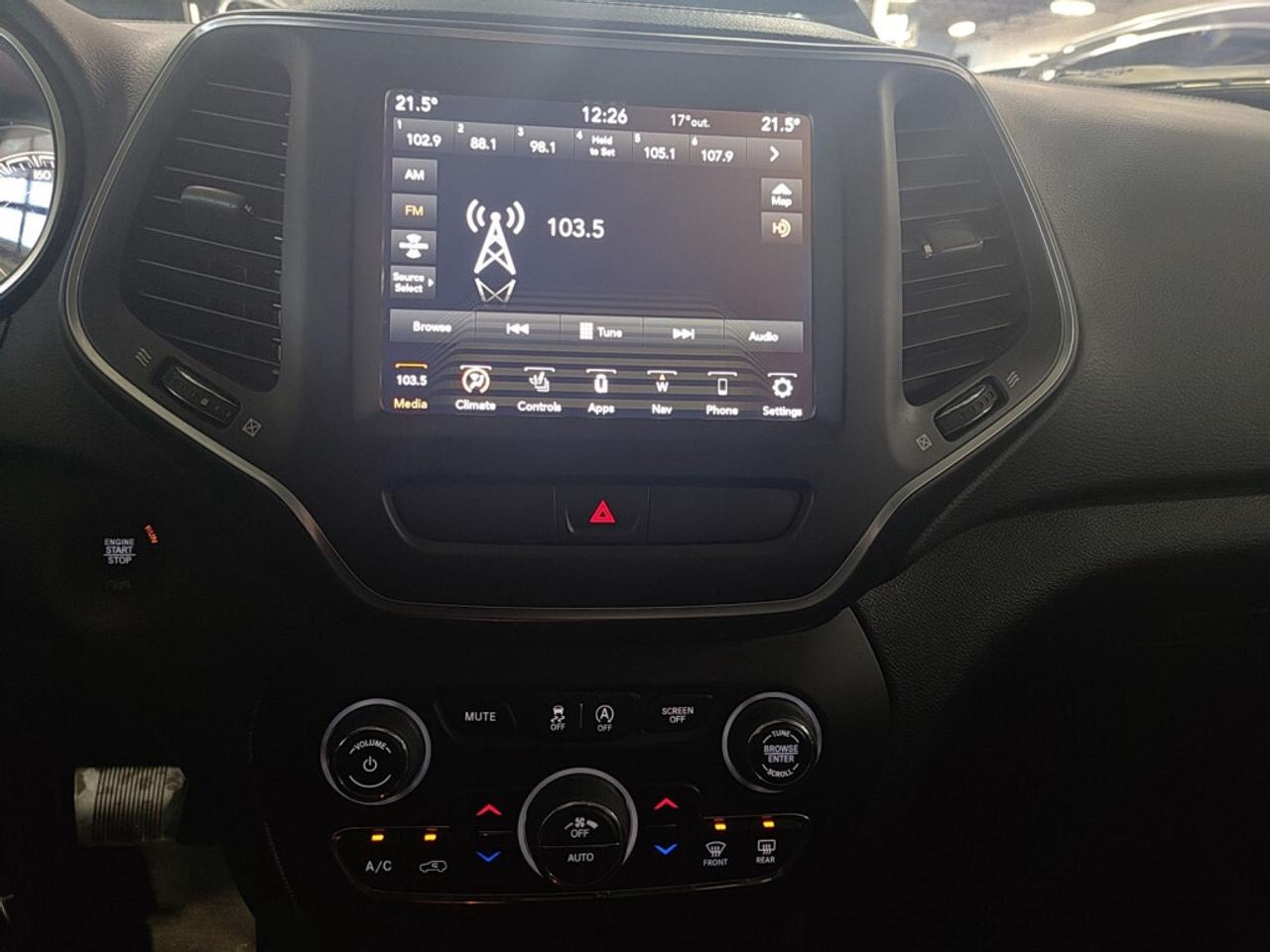 2022 Jeep Cherokee Altitude AWD / Leather / NAVI / CarPlay / Heated S Photo