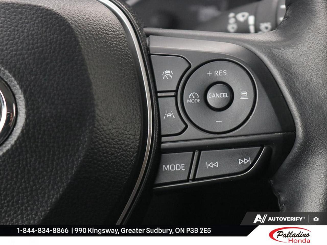 2025 Toyota Corolla Cross LE Photo