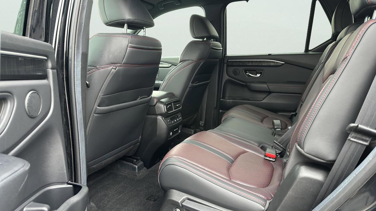 2025 Honda Pilot Black Edition Photo
