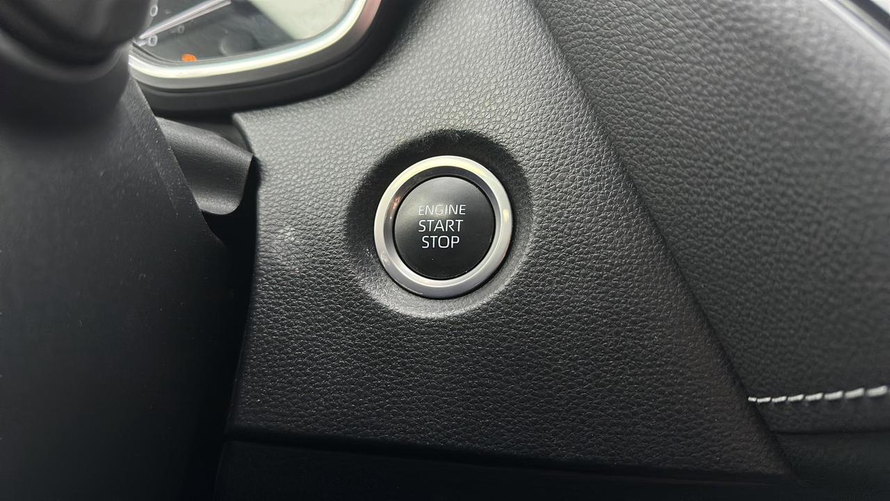 2023 Toyota Corolla Hatchback SE Photo