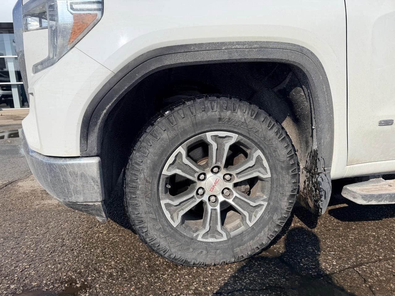 2019 GMC Sierra 1500 4WD Crew Cab 147  SLE Photo