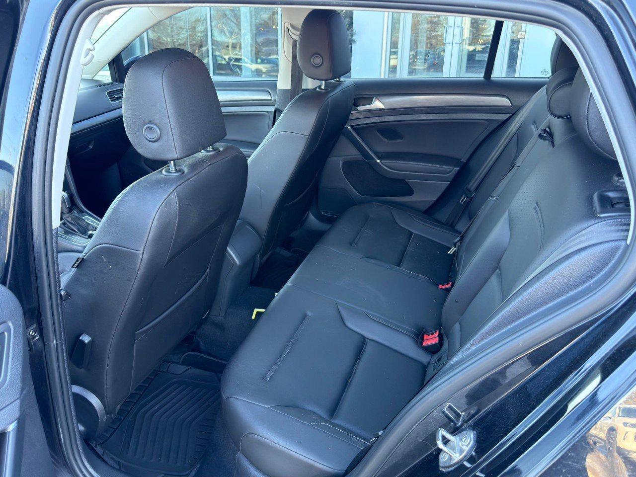 2021 Volkswagen Golf Highline 5-Door AutoONE-OWNER, SUNROOF, FWD, DIGIT Photo