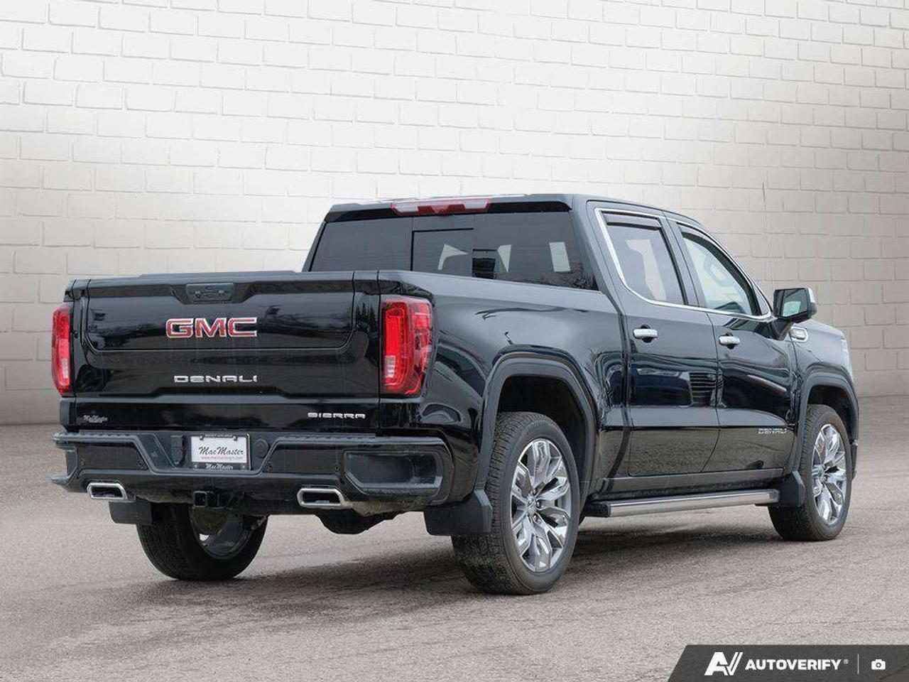 2025 GMC Sierra 1500 DENALI, 4X4, 3.0L DIESEL, ALLOYS, LEATHER, 1-OWNER, CERTIFIED PREOWNED! Photo