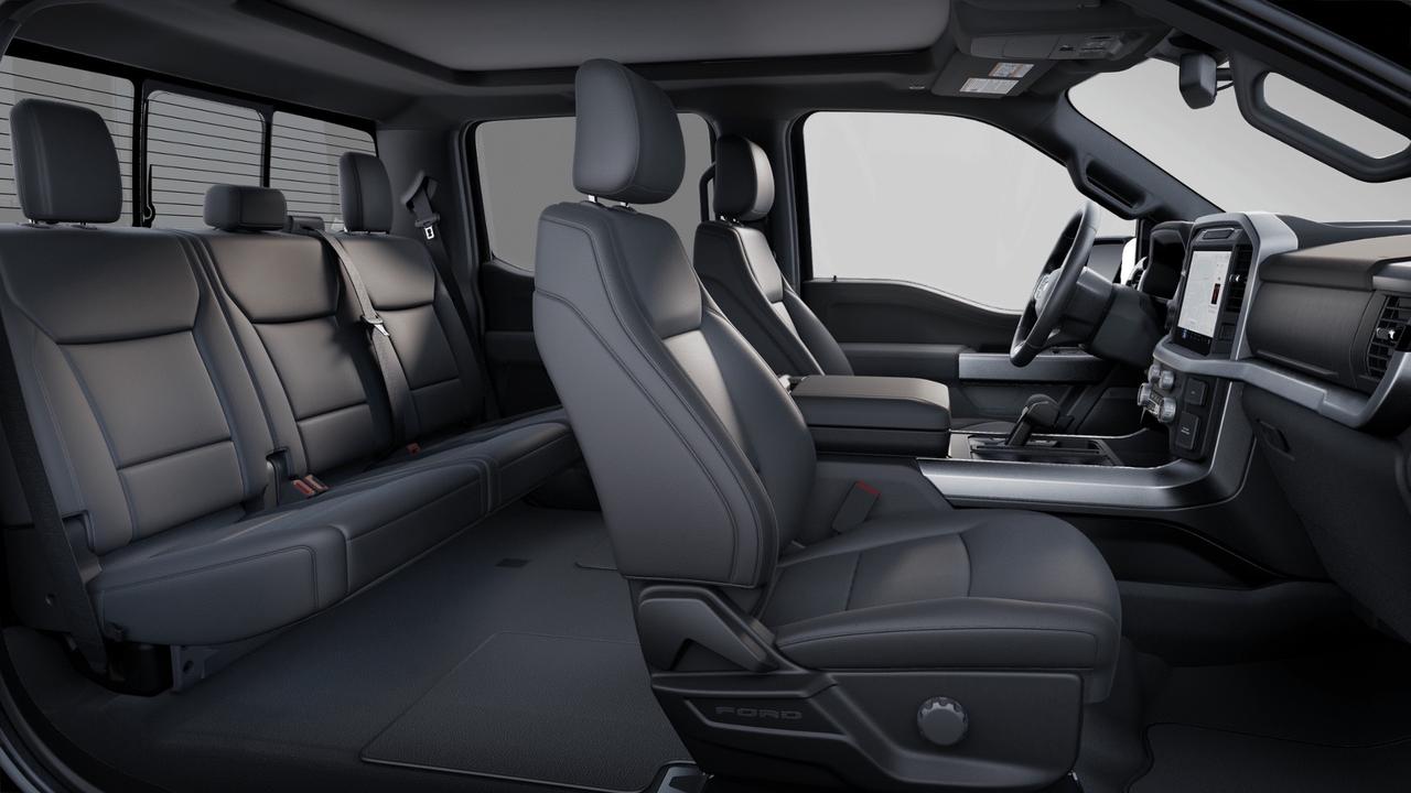 2025 Ford F-150 XLT Photo2