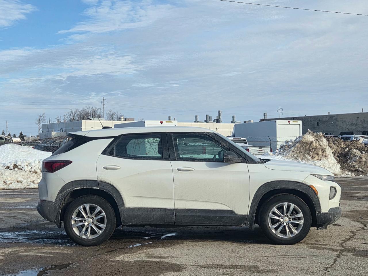 2021 Chevrolet TrailBlazer LS Photo2