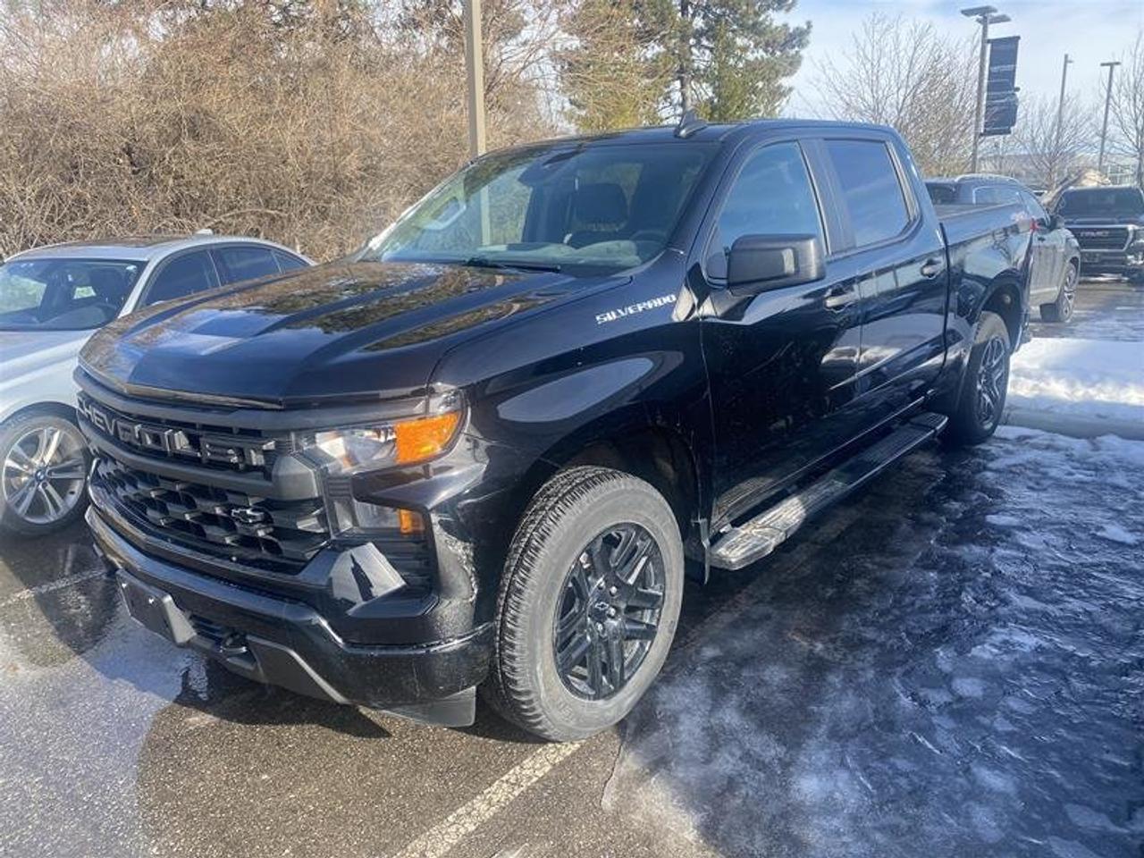 2023 Chevrolet Silverado 1500 Crew Cab 4x4 Custom / Standard Box Photo0