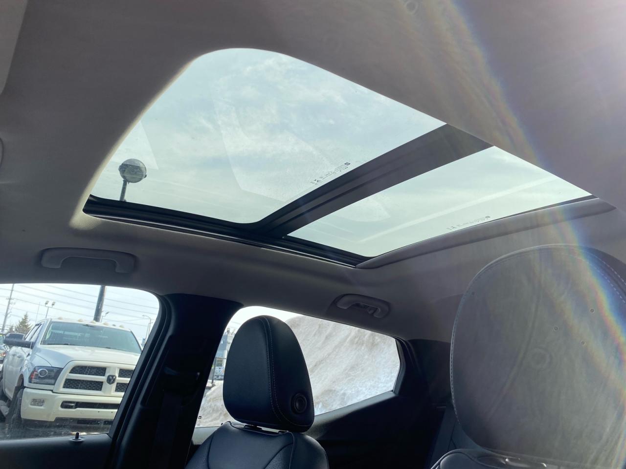 2022 Chevrolet Bolt EUV Premier | Panoramic Sunroof | Apple CarPlay | NAV Photo