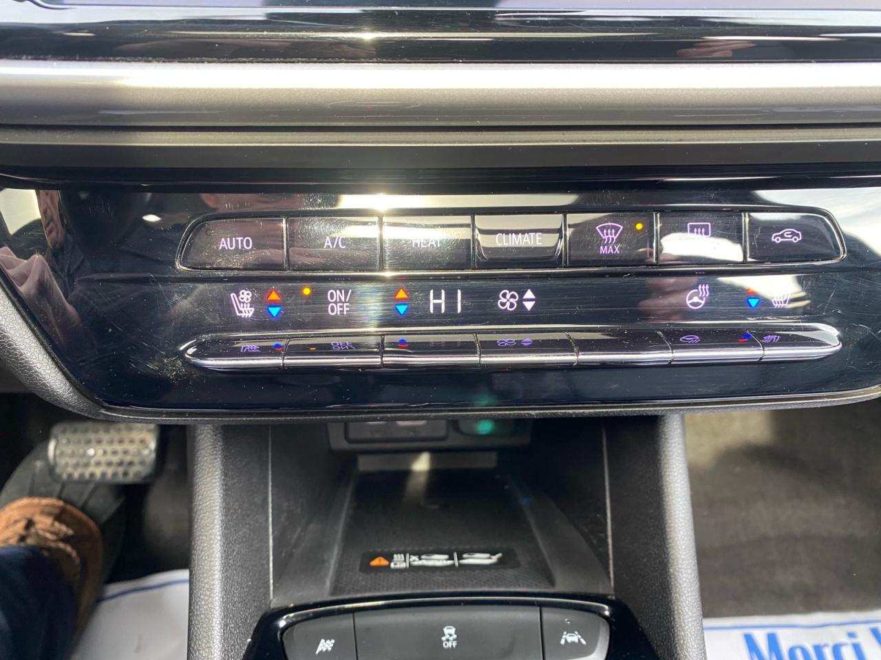 2022 Chevrolet Bolt EUV Premier | Panoramic Sunroof | Apple CarPlay | NAV Photo