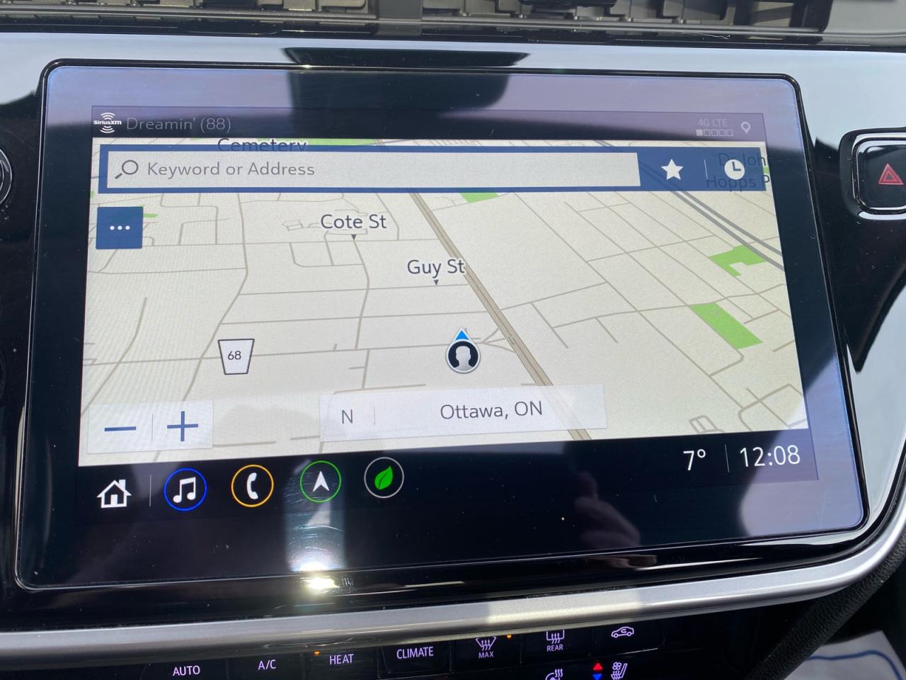 2022 Chevrolet Bolt EUV Premier | Panoramic Sunroof | Apple CarPlay | NAV Photo