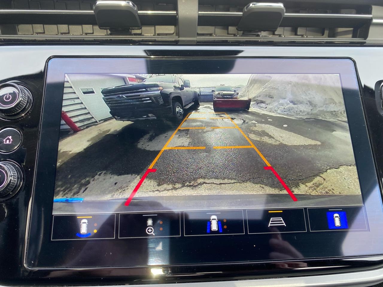 2022 Chevrolet Bolt EUV Premier | Panoramic Sunroof | Apple CarPlay | NAV Photo