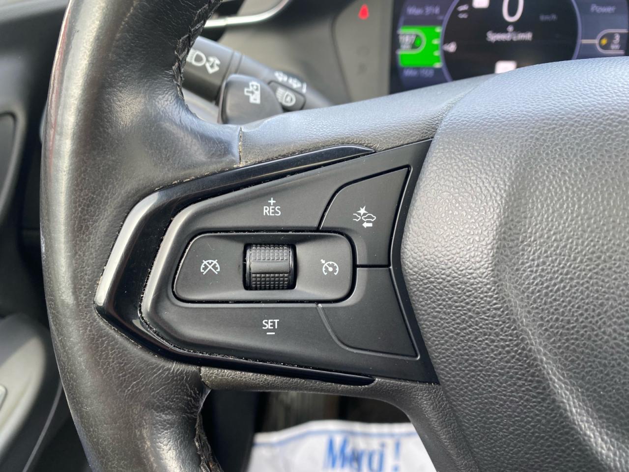 2022 Chevrolet Bolt EUV Premier | Panoramic Sunroof | Apple CarPlay | NAV Photo