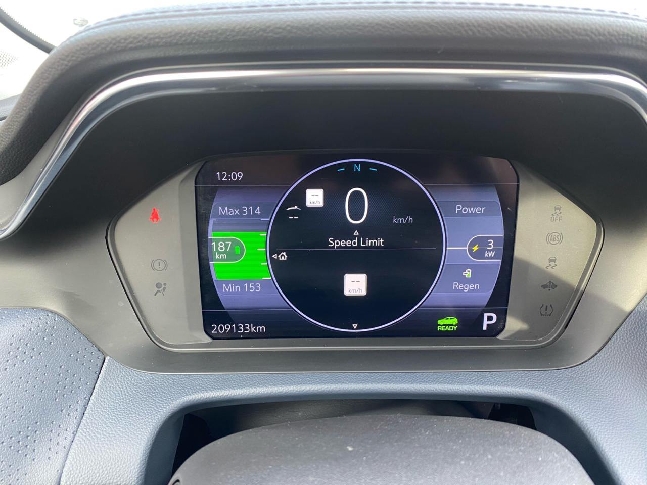 2022 Chevrolet Bolt EUV Premier | Panoramic Sunroof | Apple CarPlay | NAV Photo