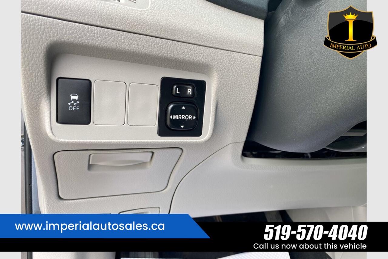 2013 Toyota Corolla LE Photo