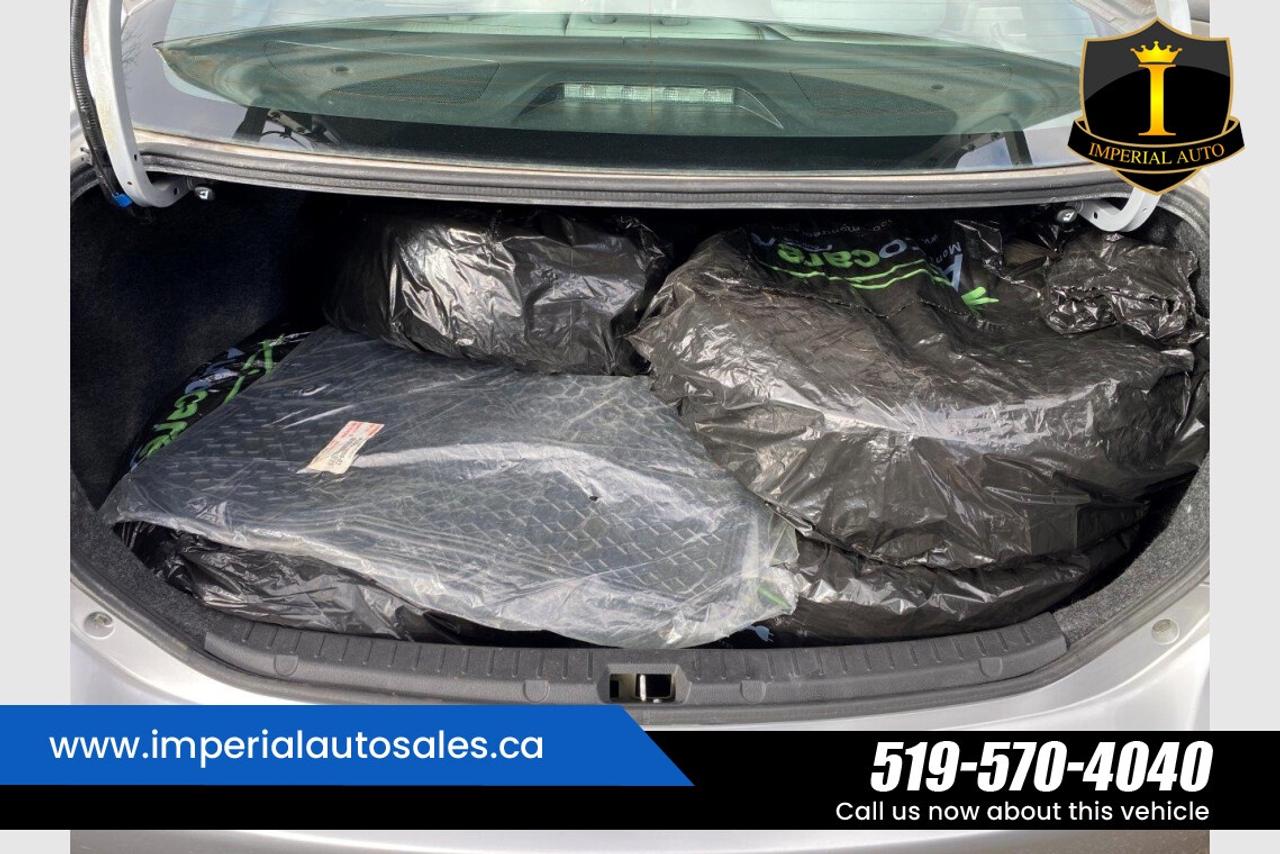 2013 Toyota Corolla CE-LOW KMS. Photo