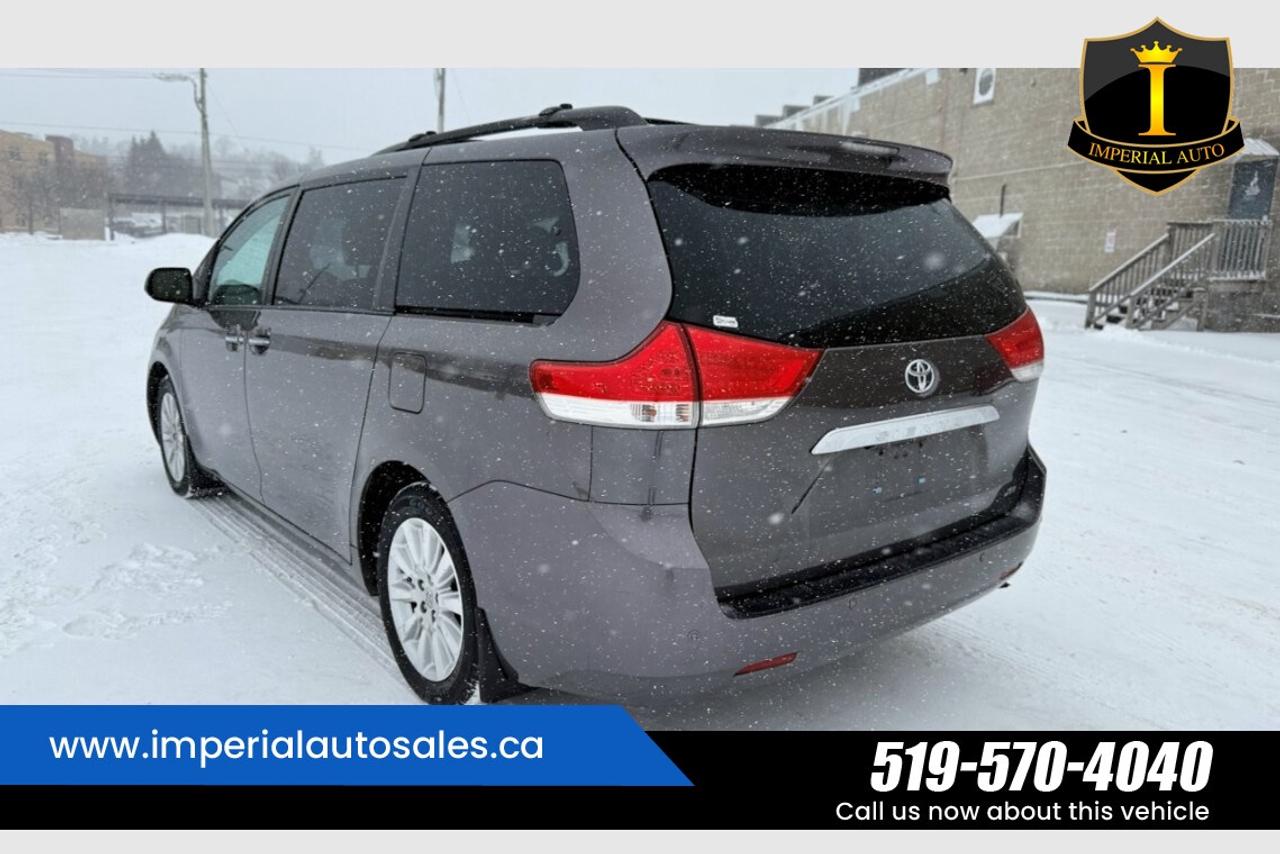 2012 Toyota Sienna XLE Photo