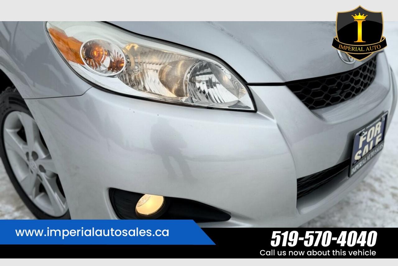 2013 Toyota Matrix L- SUNROOF Photo3