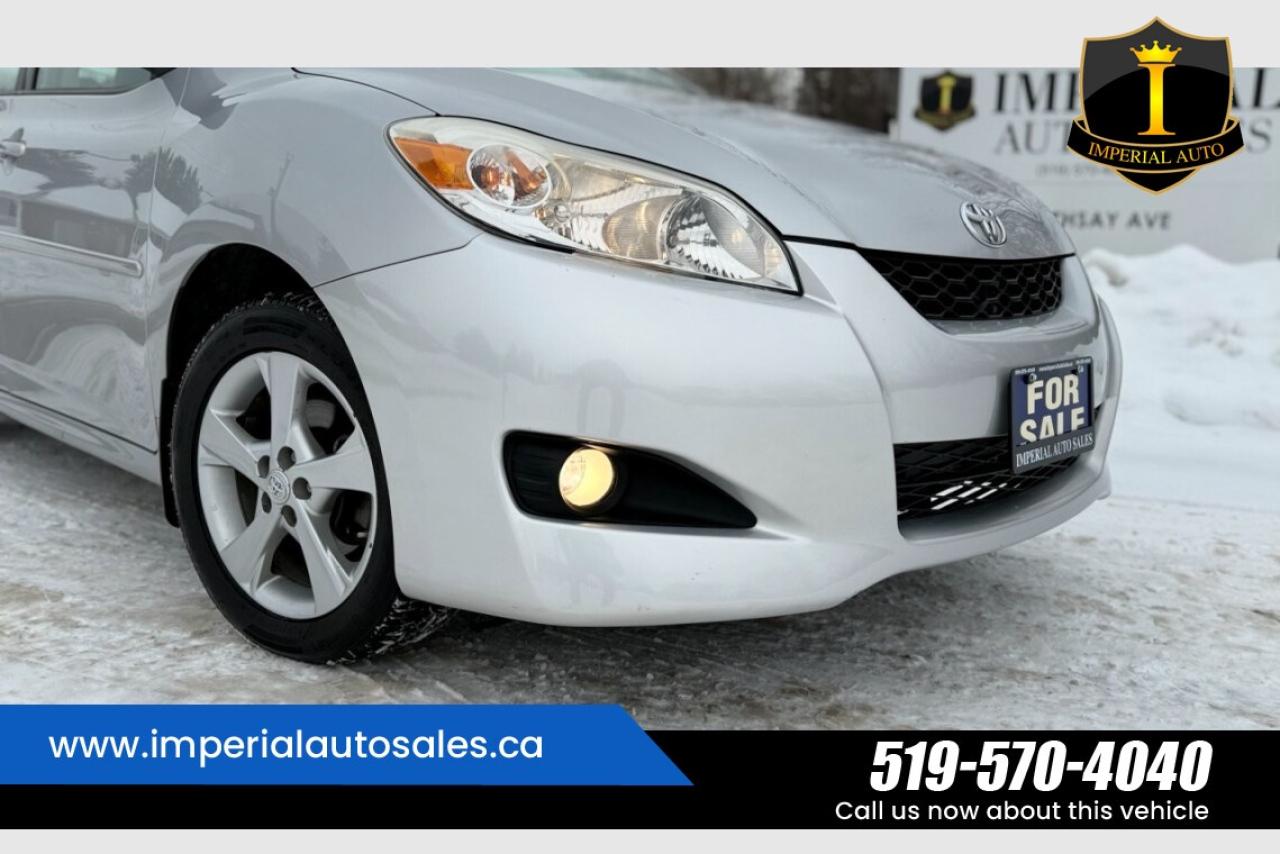 2013 Toyota Matrix L- SUNROOF Photo2