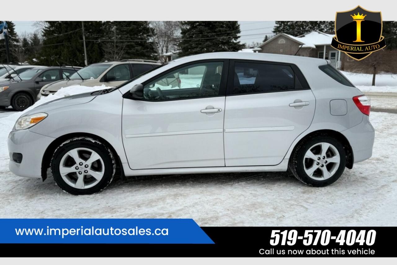 2013 Toyota Matrix L- SUNROOF Photo