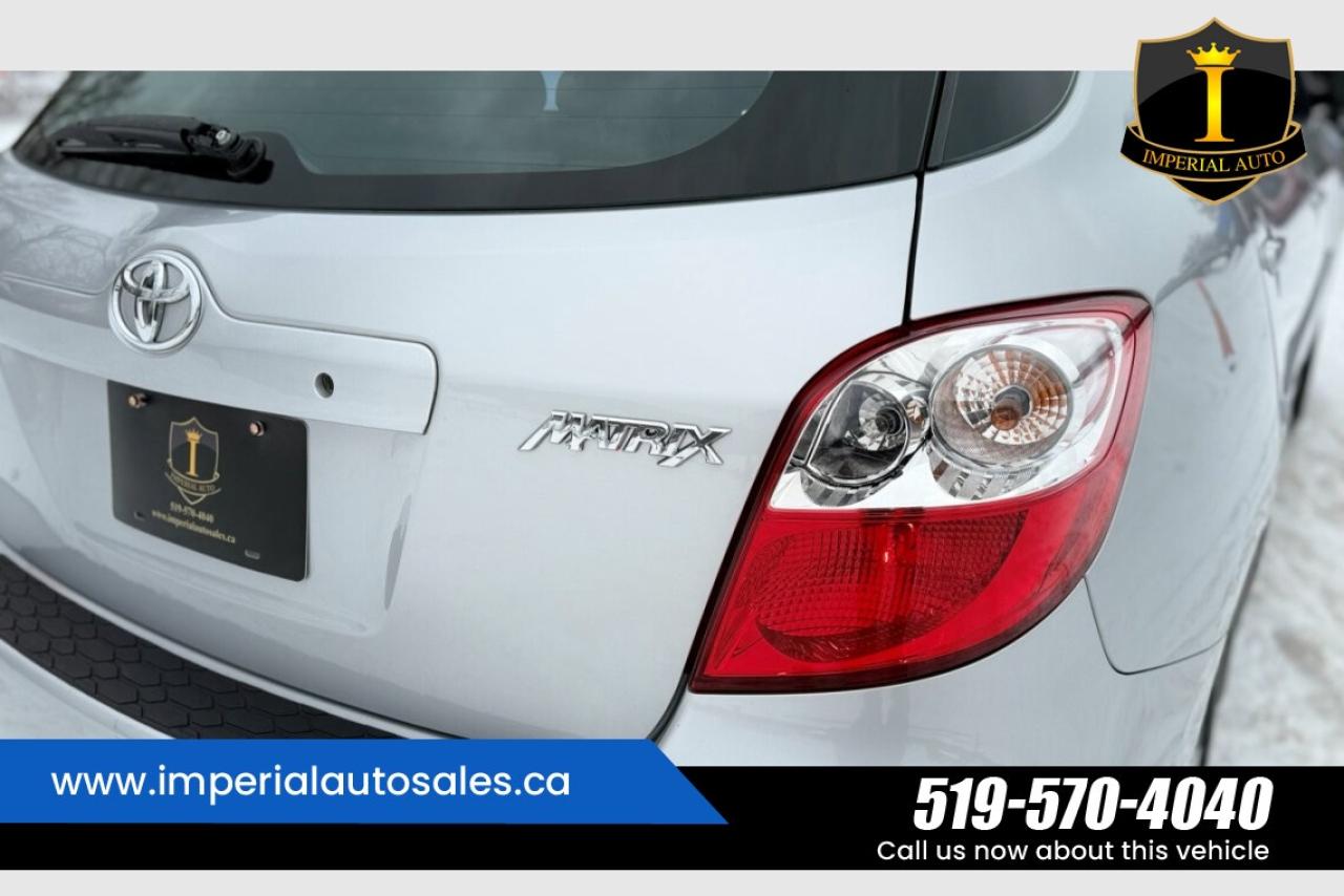 2013 Toyota Matrix L- SUNROOF Photo