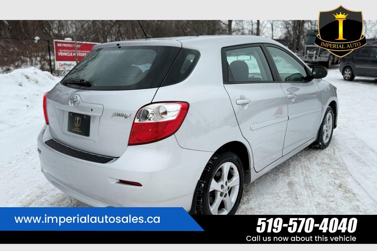 2013 Toyota Matrix L- SUNROOF Photo