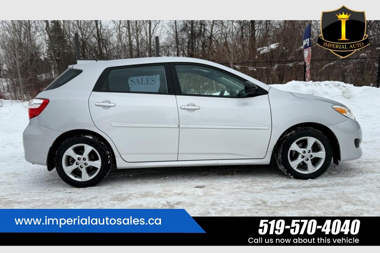 2013 Toyota Matrix L- SUNROOF Photo