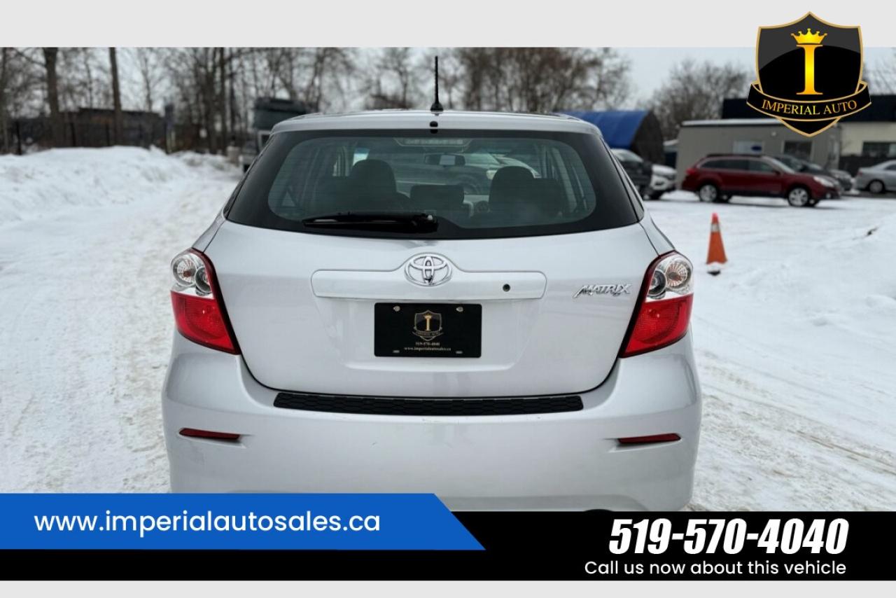 2013 Toyota Matrix L- SUNROOF Photo