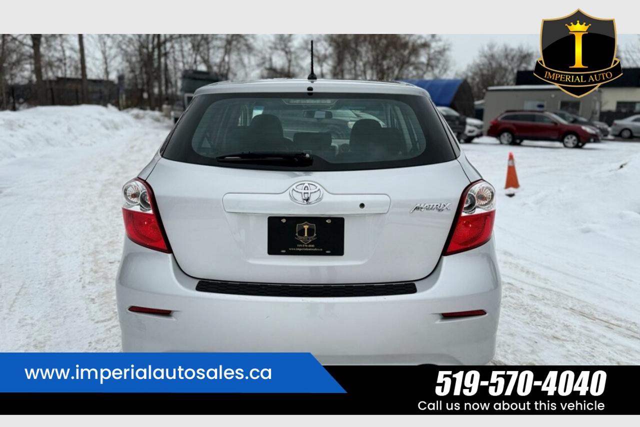 2013 Toyota Matrix L- SUNROOF Photo