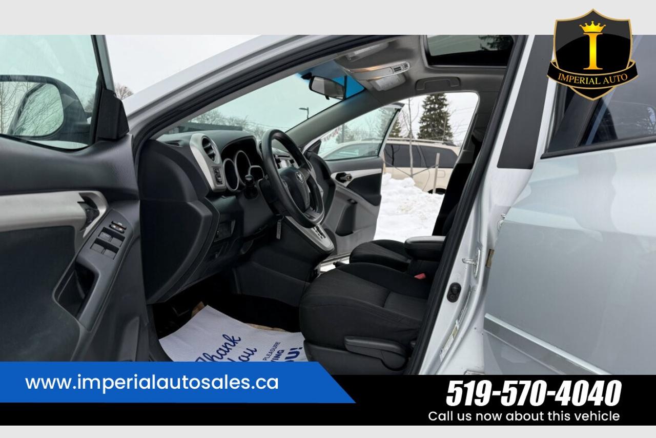 2013 Toyota Matrix L- SUNROOF Photo