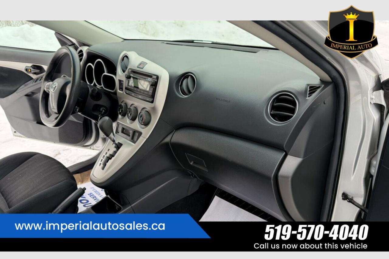 2013 Toyota Matrix L- SUNROOF Photo