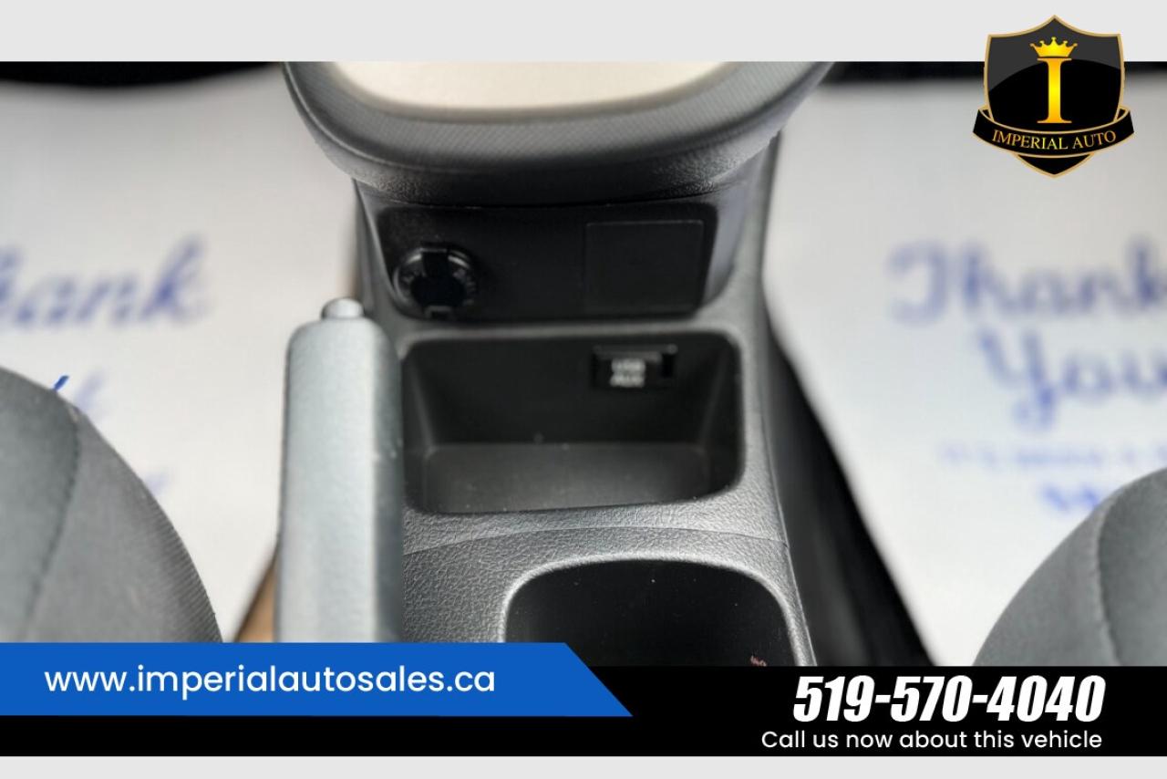 2013 Toyota Matrix L- SUNROOF Photo