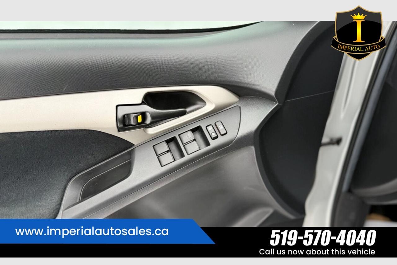 2013 Toyota Matrix L- SUNROOF Photo