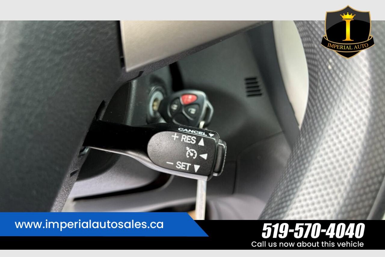 2013 Toyota Matrix L- SUNROOF Photo