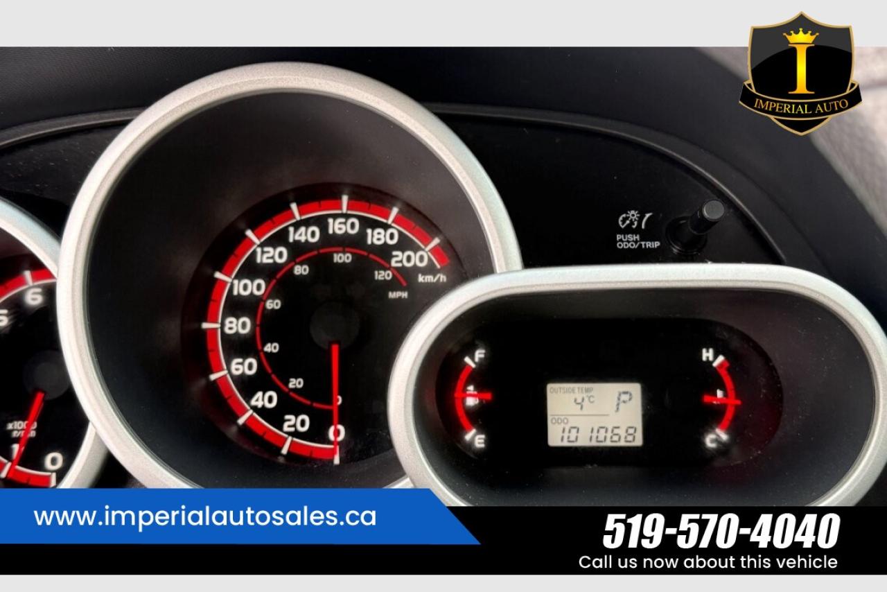 2013 Toyota Matrix L- SUNROOF Photo