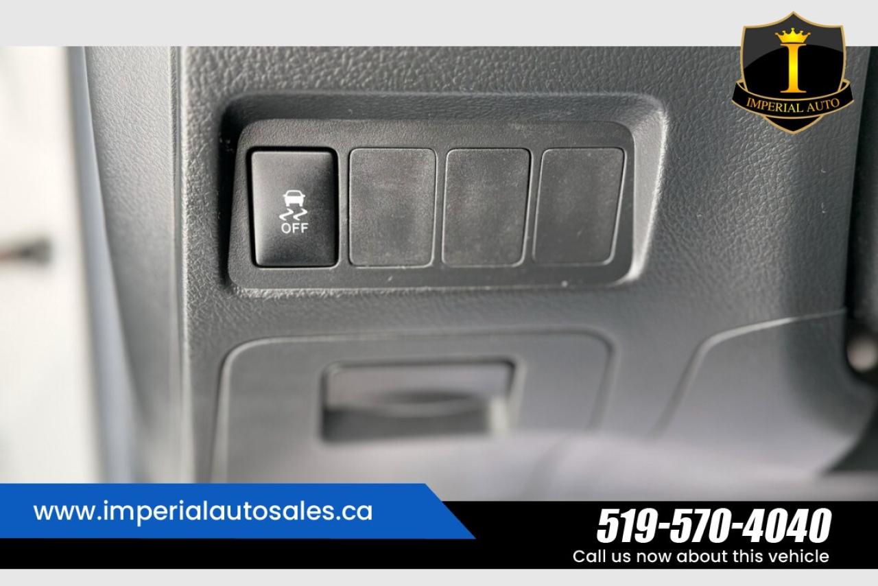 2013 Toyota Matrix L- SUNROOF Photo