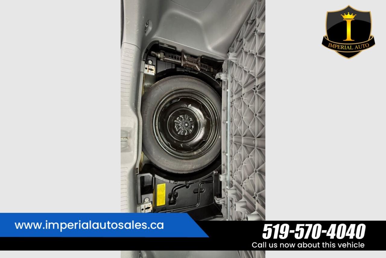 2013 Toyota Matrix L- SUNROOF Photo