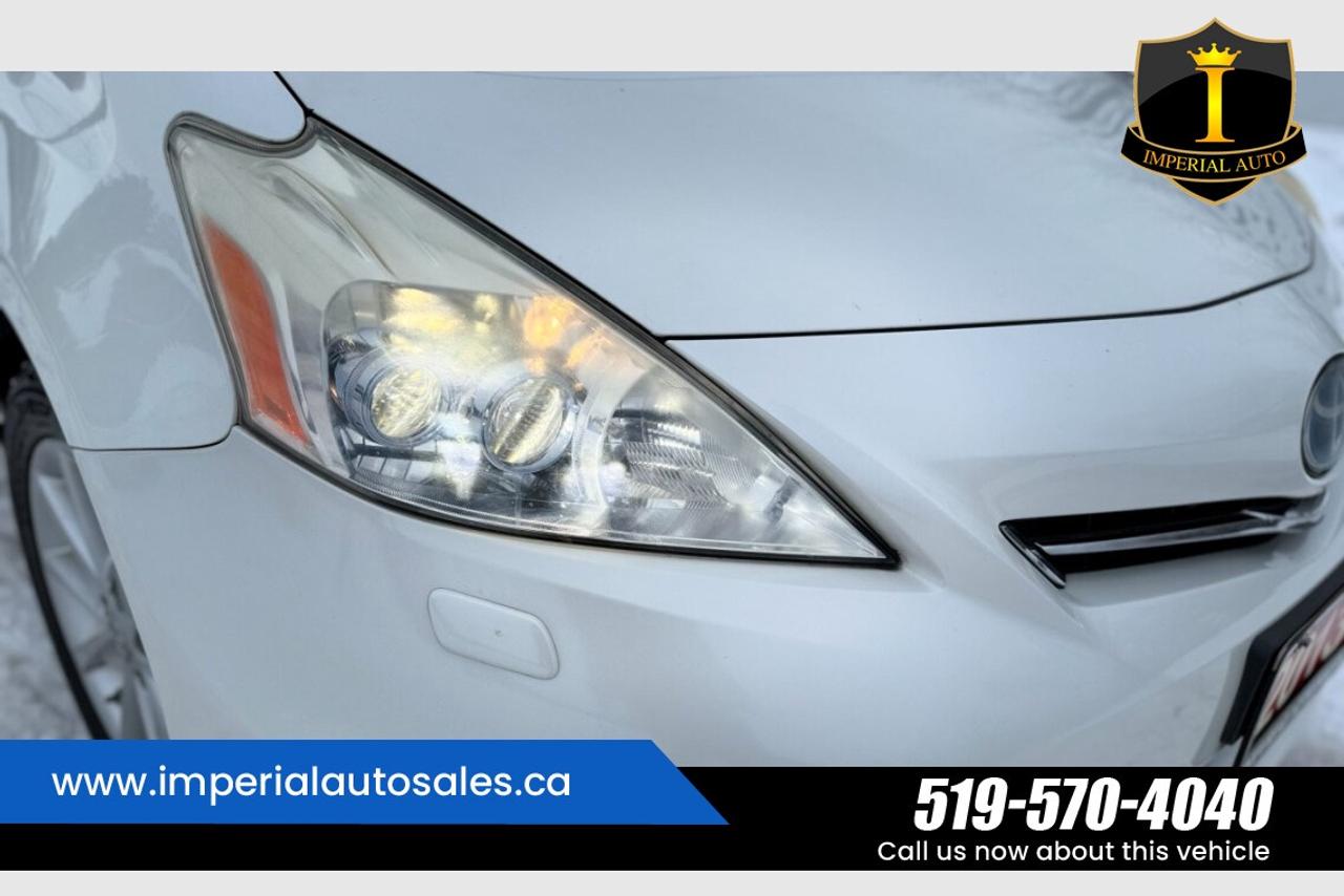 2013 Toyota Prius V Hybrid-Hatchback Photo4