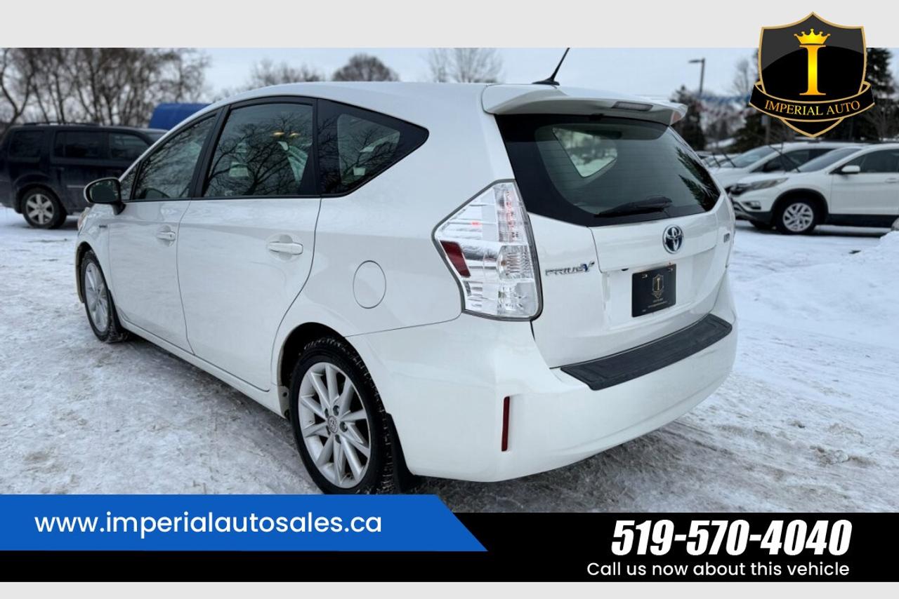 2013 Toyota Prius V Hybrid-Hatchback Photo