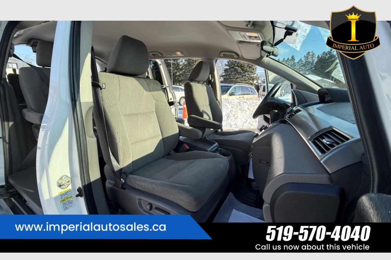 2016 Honda Odyssey SE Photo