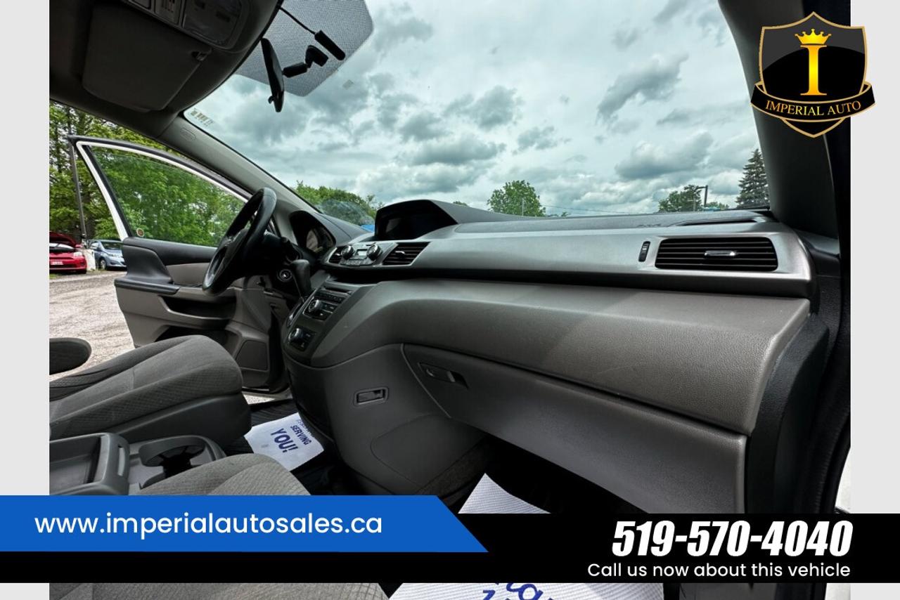 2016 Honda Odyssey SE Photo
