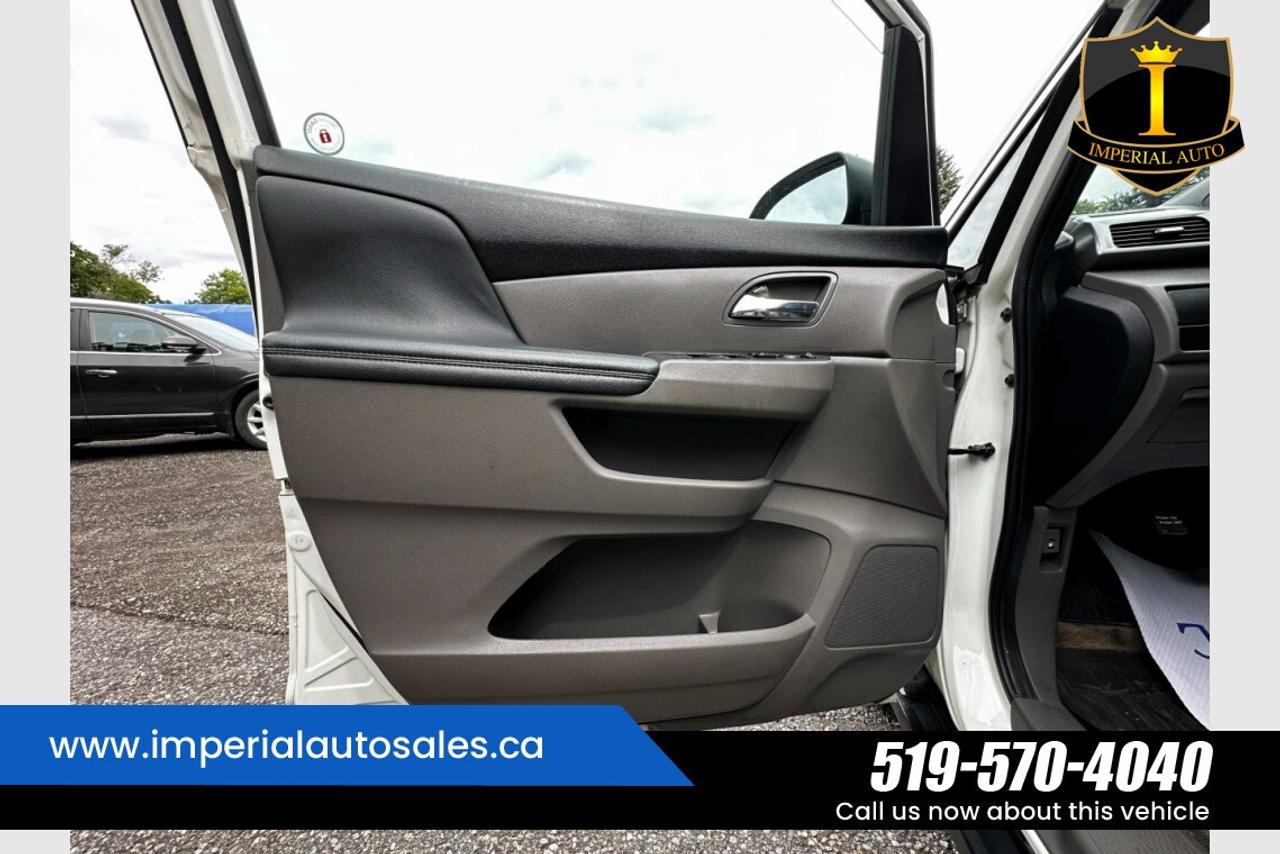 2016 Honda Odyssey SE Photo