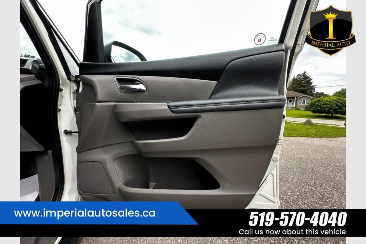 2016 Honda Odyssey SE Photo