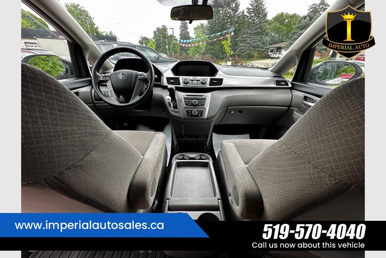 2016 Honda Odyssey SE Photo