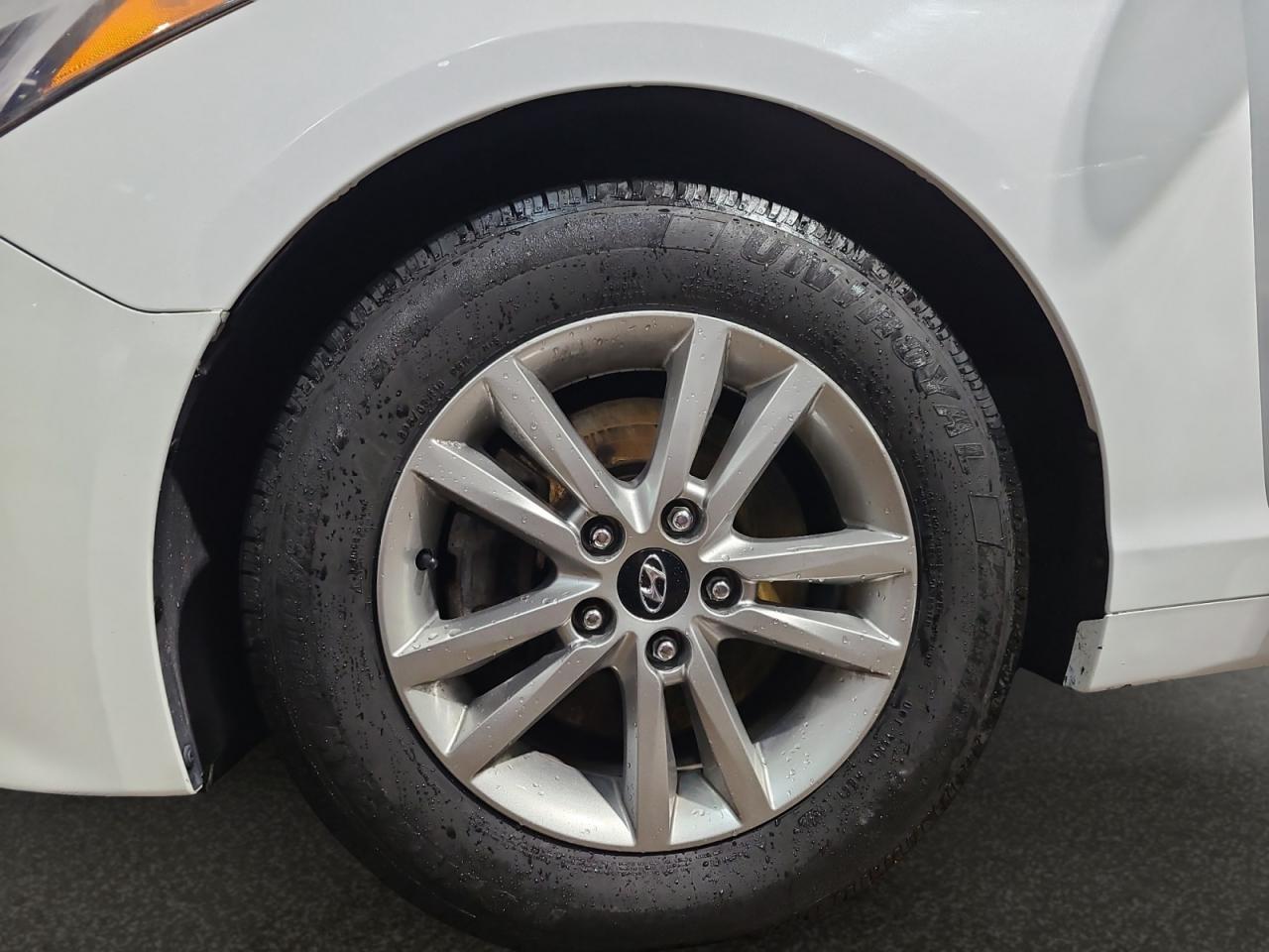 2015 Hyundai Sonata 2.4L GL - Photo #9