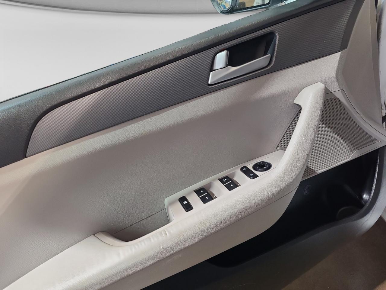 2015 Hyundai Sonata 2.4L GL - Photo #11