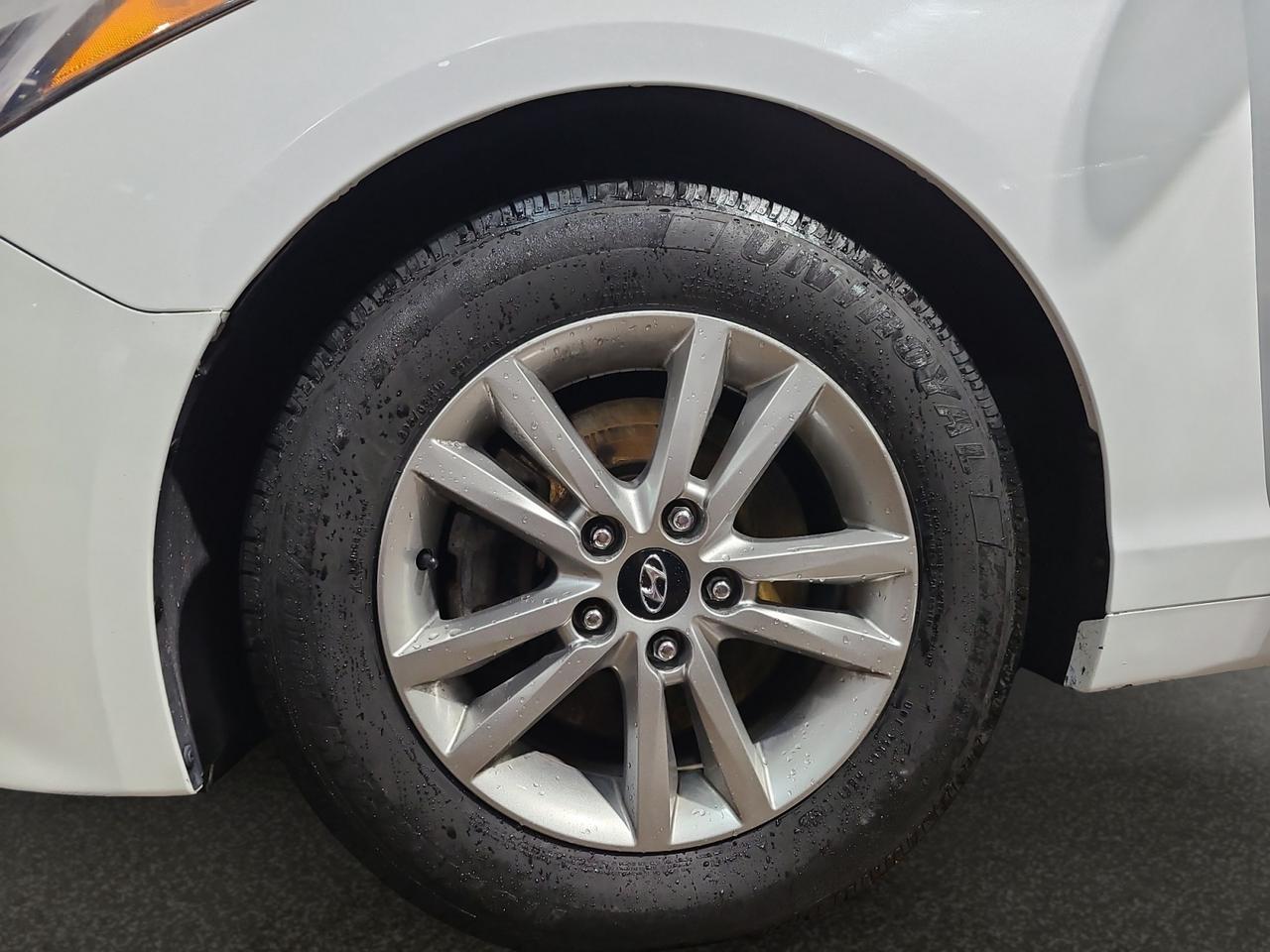 2015 Hyundai Sonata 2.4L GL - Photo #9