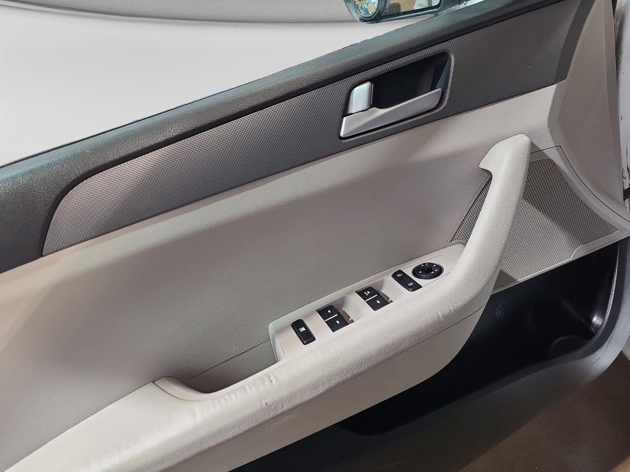 2015 Hyundai Sonata 2.4L GL Photo